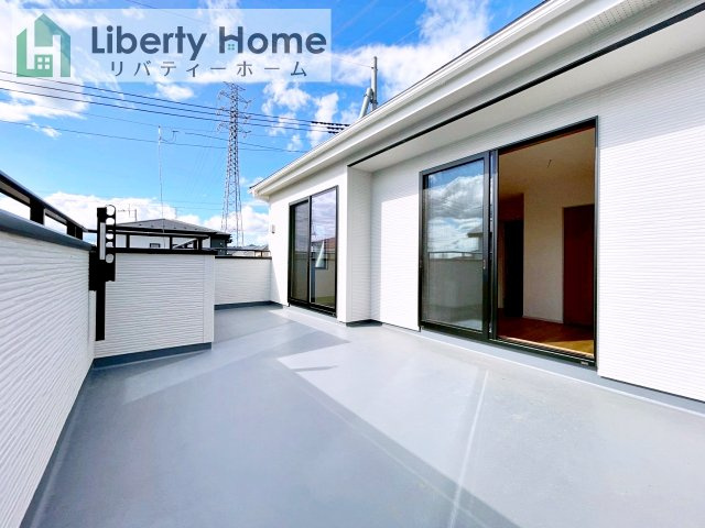 那珂市杉23-P1　３号棟　新築戸建のバルコニー