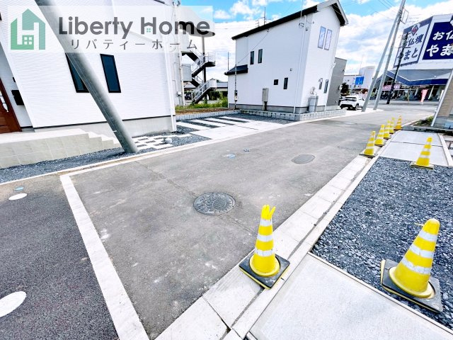那珂市杉23-P1　３号棟　新築戸建の前面道路含む現地写真