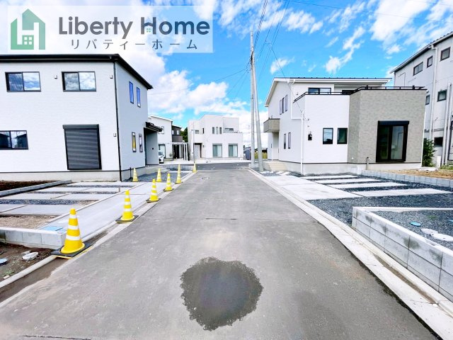 那珂市杉23-P1　３号棟　新築戸建の前面道路含む現地写真