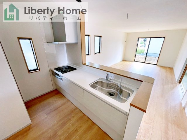 那珂市杉23-P1　３号棟　新築戸建のキッチン