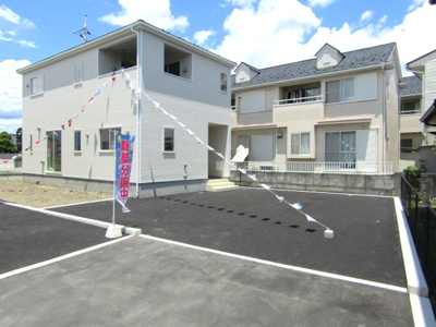 【駐車場】 | クレイドルガーデン甲斐市万才第2　1号棟 | 駐車場に車を止められます