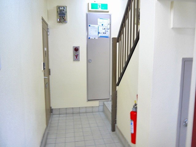 コーポ綿町のエントランス|キレイな共用部分。