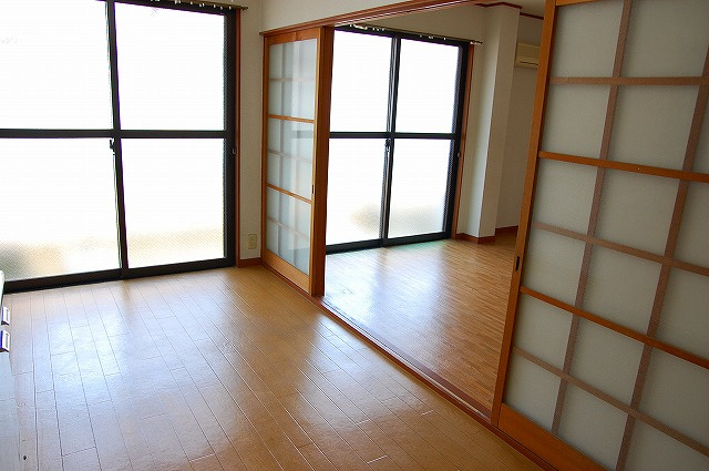コーポ綿町の洋室|ゆったりした洋室です