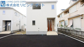 【外観】 | 建物正面より撮影。