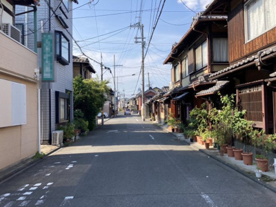 【前面道路含む現地写真】 | 西七条北西野町　売土地（建築条件無） | 前道東側幅員約5.9ｍ、北側非道路の北東角地です♪