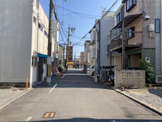 【前面道路含む現地写真】 | 徒歩10分圏内に買い物施設が点在して大変便利な立地です♪