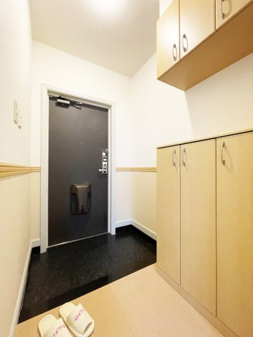 リバーサイド本条の玄関