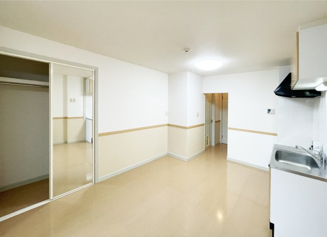 リバーサイド本条の居間・リビング