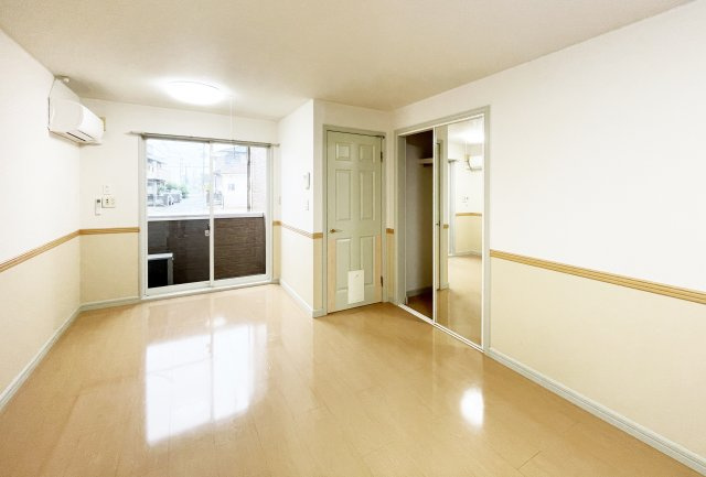 リバーサイド本条の居間・リビング