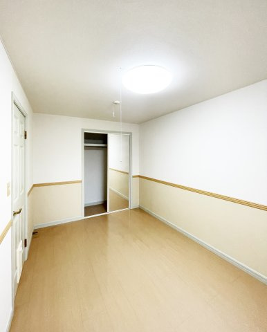 リバーサイド本条の居間・リビング