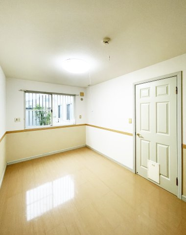 リバーサイド本条の居間・リビング