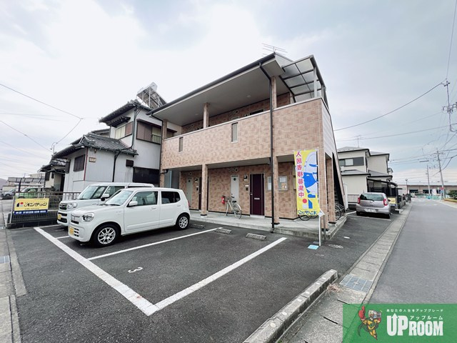 ドミール御日塚の駐車場