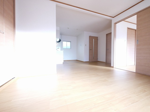 ブランドール土谷Ⅱの居間・リビング|ゆったり過ごせるリビングです