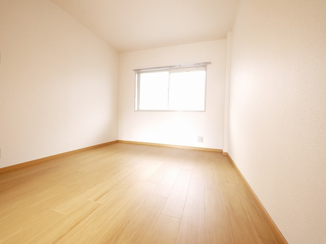 ブランドール土谷Ⅱの洋室|明るい洋室です