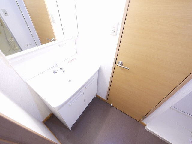 ブランドール土谷Ⅱの洗面所|スペースが確保できる洗面所です