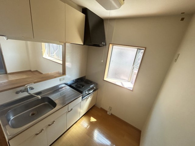 【キッチン】 | ネオハイツ上白川 | 窓があり、換気をしながら料理ができます。