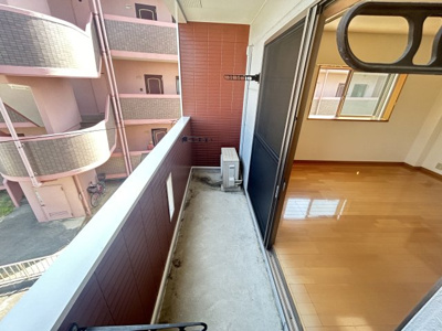 【バルコニー】 | ネオハイツ上白川 | 東側に位置しております。