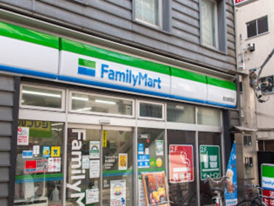 【周辺】 | カサ・ラ・ヴィタ目白 | ファミリーマート 目白駅西店まで152ｍ