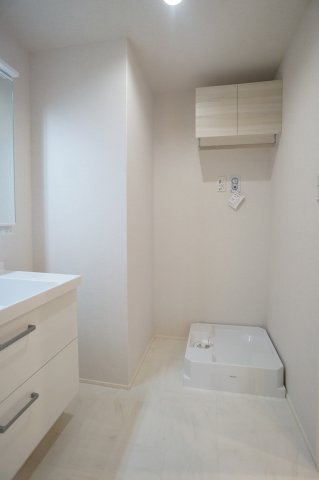 ラ　メール　コイワのその他|洗濯機置き場の上には棚も御座います♪