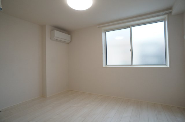 ラ　メール　コイワの洋室|洋室にはエアコン・照明完備♪