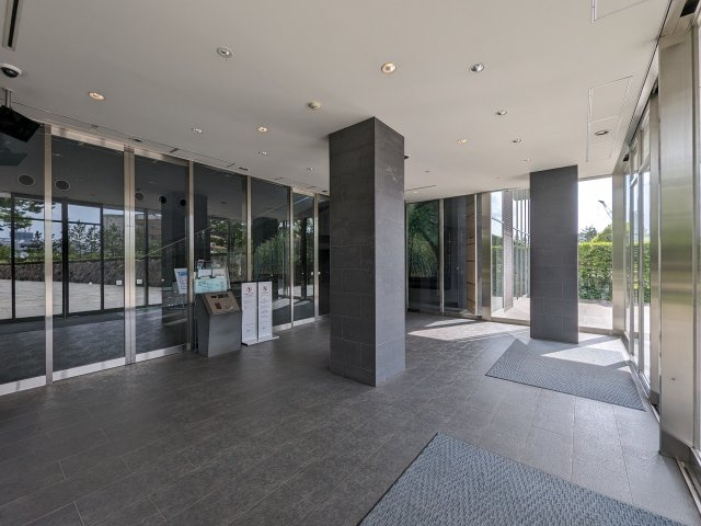 ブリリア有明スカイタワーのエントランス|グランドエントランス風除室