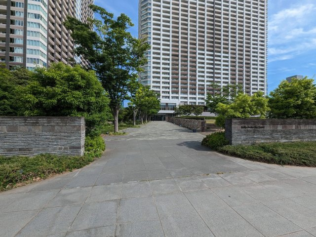 ブリリア有明スカイタワーのエントランス|プロムナード