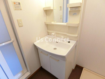 【洗面所】 | ヒルサイド華 | 朝の支度もスムーズな独立洗面台。