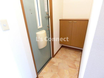 【玄関】 | ヒルサイド華 | 下駄箱付きで靴も収納できます。