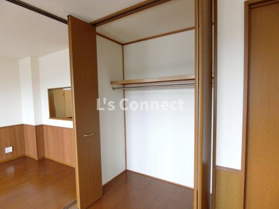 【設備】 | ヒルサイド華 | クローゼットでお荷物もすっきり収納。