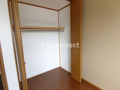 【収納】 | ヒルサイド華 | 各洋室にクローゼット付きです。