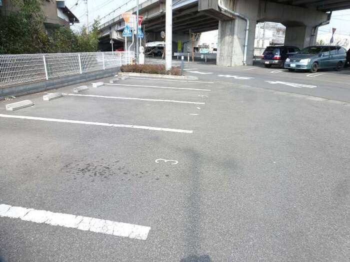 ウィル・ボナールCの駐車場