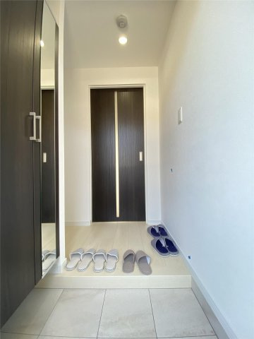 合志市幾久富の賃貸マンションの玄関
