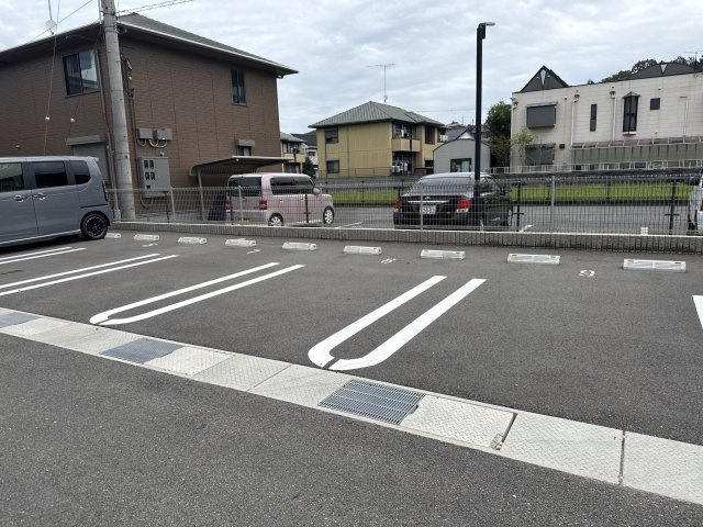 シーズンテラス太子の駐車場