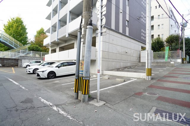 熊本市中央区上林町の賃貸マンションの駐車場