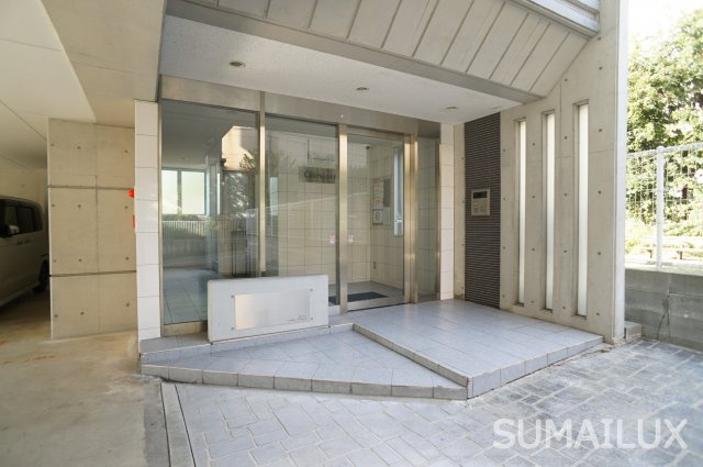 熊本市中央区上林町の賃貸マンションのエントランス