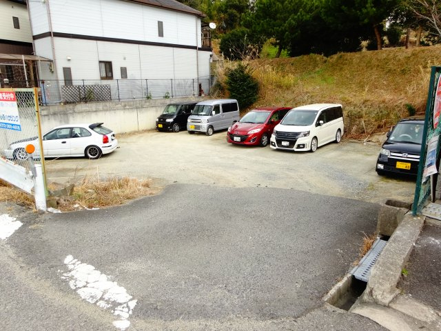 グレースコート青葉丘の駐車場