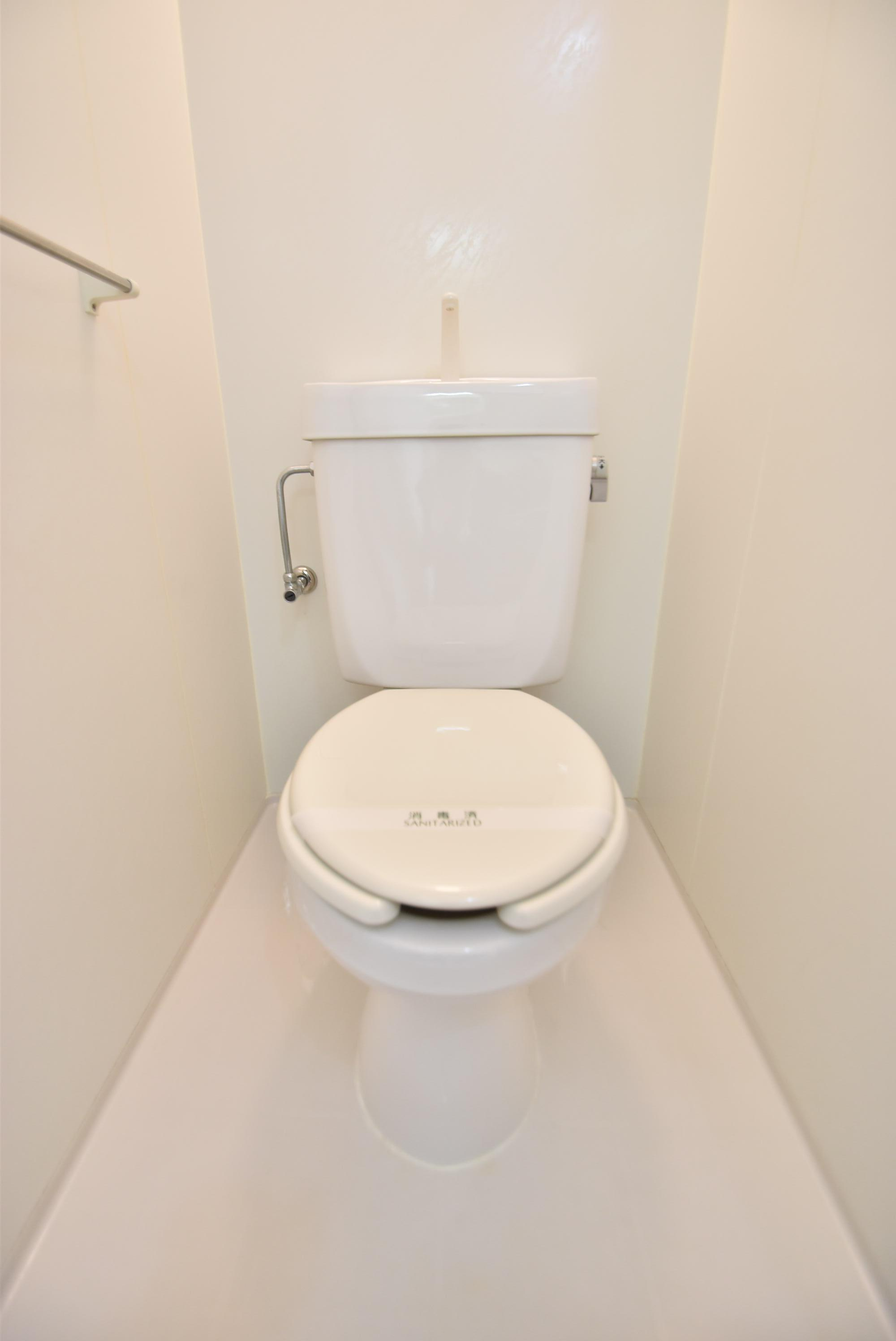 大阪市都島区内代町３丁目の賃貸マンションのトイレ