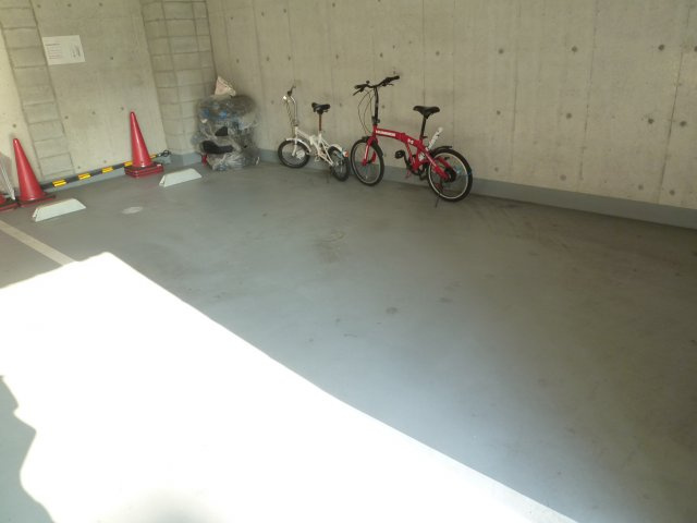 Will Do 難波ｗⅡの駐車場