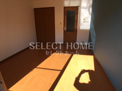 【居間・リビング】 | エスポワール井田 | 同型タイプゆったりとした居間です