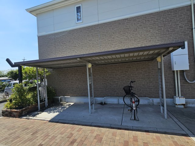 明石市魚住町長坂寺のアパートのエントランス