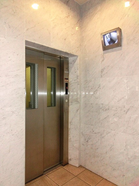 ParkCube上野の設備|モニター付きセキュリティエレベーターです