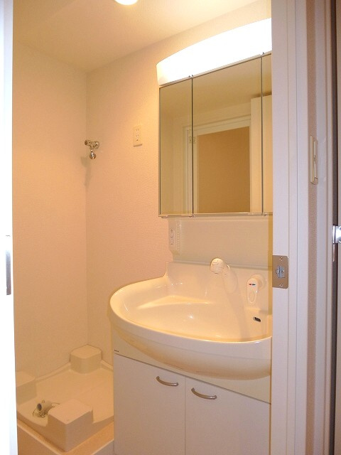 ParkCube上野の設備|排水口掃除しやすい足高の防水パンです