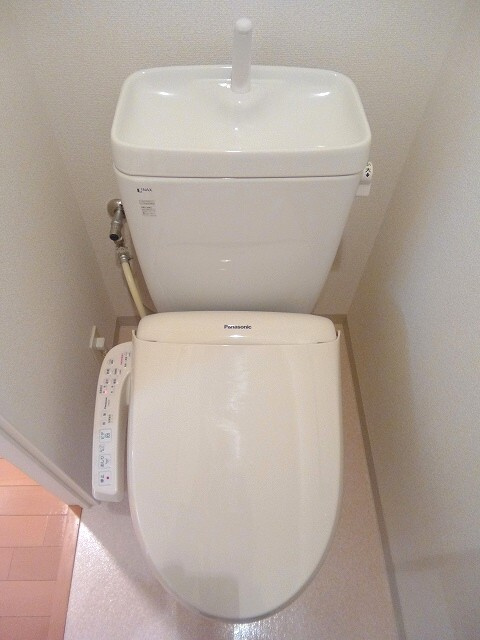 ParkCube上野のトイレ|温水洗浄便座です