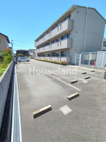 クリークパレスの駐車場