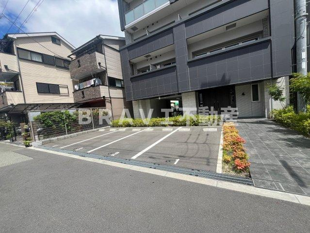 エスリードレジデンス梅田グランデの駐車場|車をお持ちの方に嬉しい駐車場付きの物件です