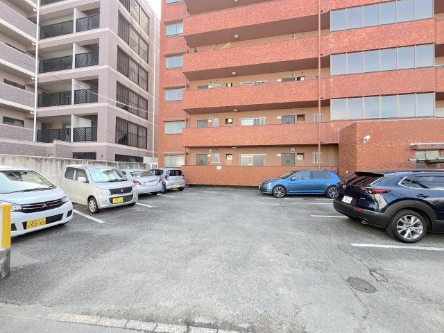 シャンボール大濠の駐車場