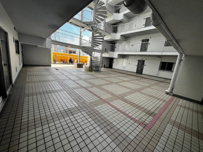 【エントランス】 | ハイツ牛田 | 綺麗に管理されたエントランスです
令和3年10月　浴室取替リフォーム