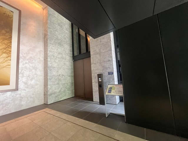 ググランドメゾン新梅田タワーTHE CLUB RESIDENCEのエントランス|ゆとりのあるエントランスです