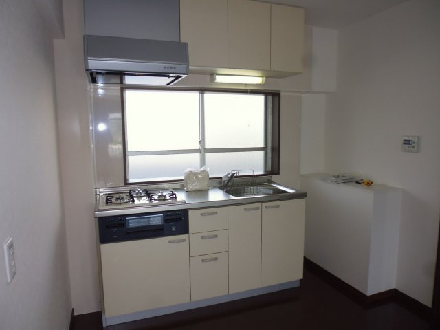 高津橋マンションのキッチン|３口システムキッチン