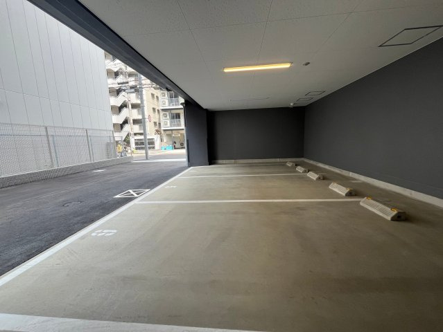 アプリーレ阿波座南の駐車場
